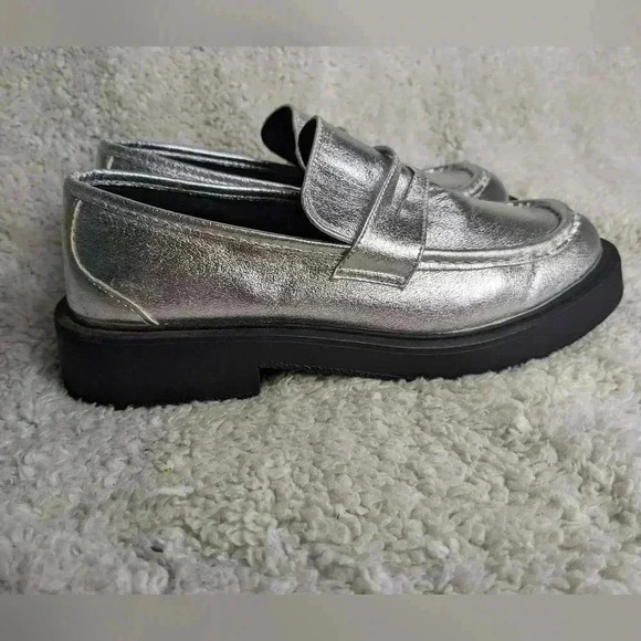 ZARA Mocassins women  size 37 = 6.5 us in great used condition silver and black - Picture 6 of 8
